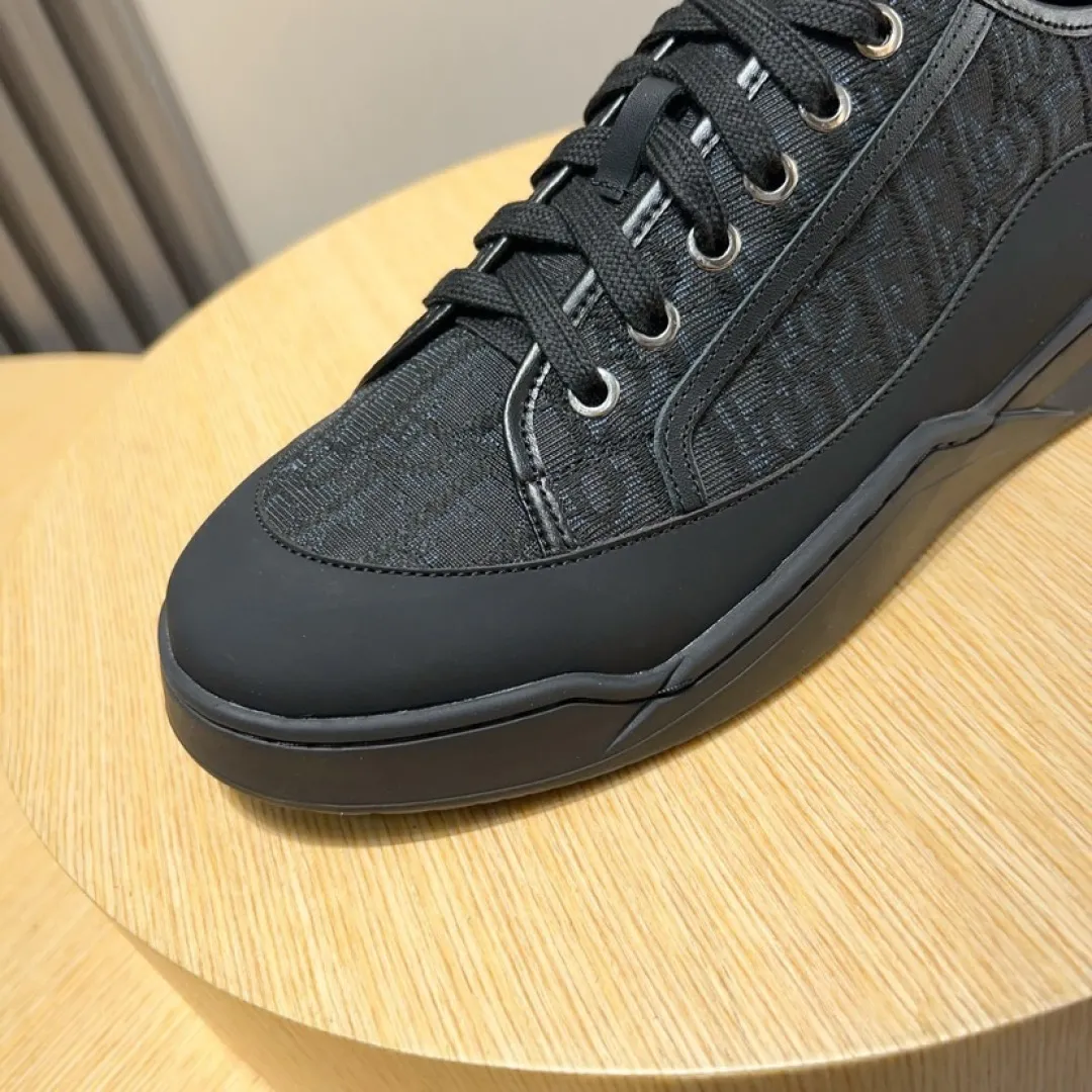 Men's shoes 💰P500💰[Dior] Dior casual sports shoes 🇺🇸Sold at the same time at the counter, top-notch Italian original purchase · The upper is made of brand totem cloth with original leather · Comes with first-layer sheepskin feet · (Totem cloth highlights high-end, nobility, and class) Exquisite workmanship (original lining) Sole: Original factory special outsole ⚠️Comfortable, wear-resistant, non-slip, real-life photo🎬The real thing is more beautiful🔍Number: 39-46【45 46 Customized items are non-returnable]